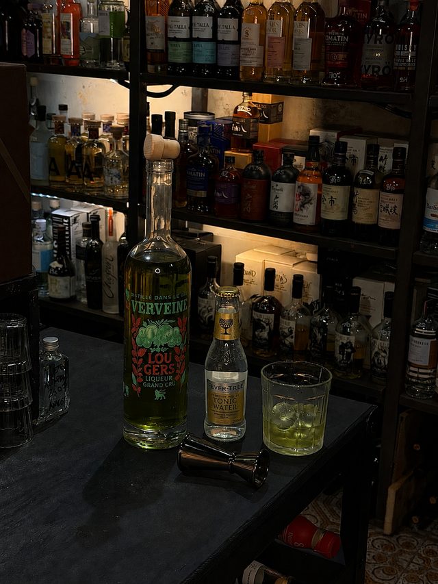 Lou Gers Verveine et tonic, servis au comptoir